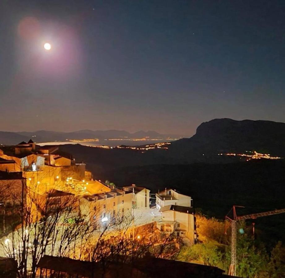 Agriturismo Ai Monaci Montano Antilia 外观 照片
